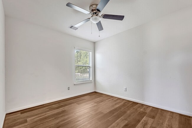 Building Photo - 184 Red Clover
