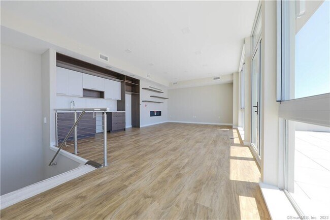 Building Photo - 850 Pacific St