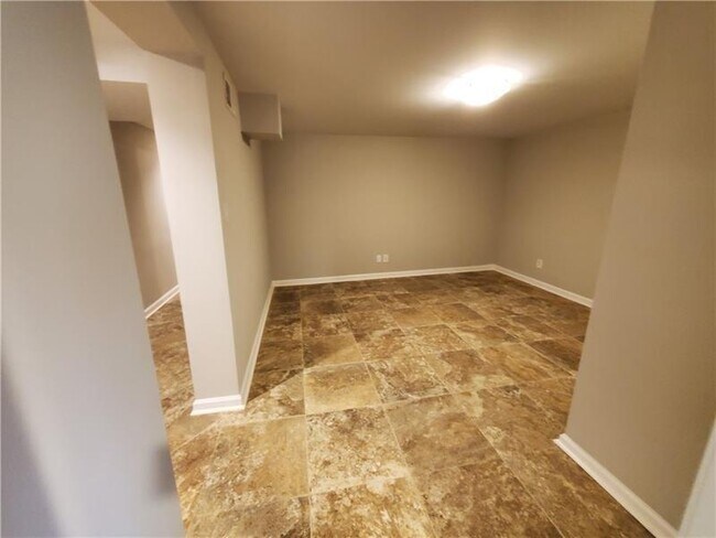 Building Photo - 4615 Mystic Dr NE