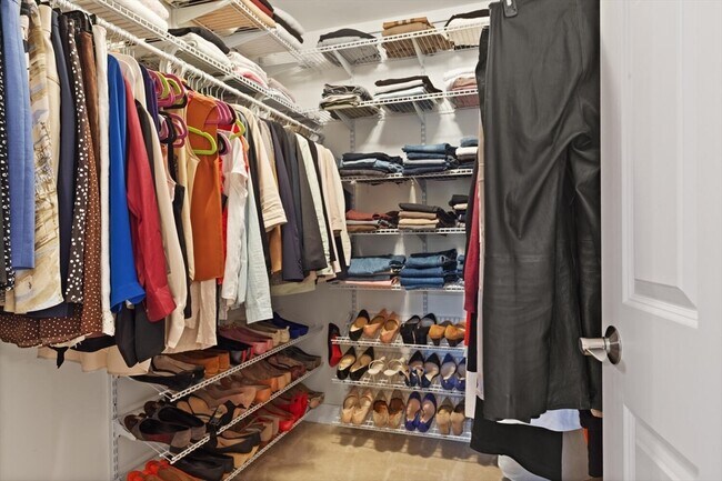 Building Photo - 10 Murray Ave