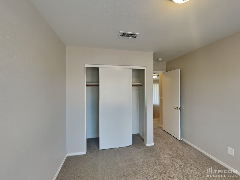 Building Photo - 8517 W Lewis Ave