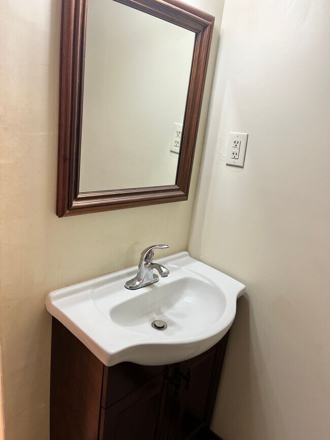 Building Photo - 4555 Sun Valley Dr