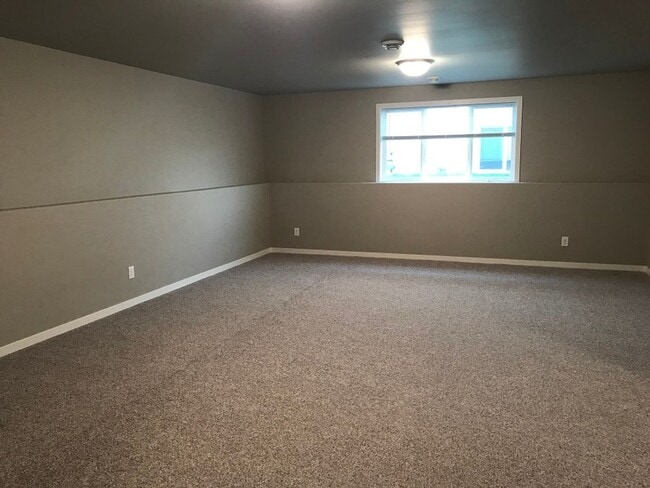 Building Photo - 4 Bed 3 Bath Single Family Home