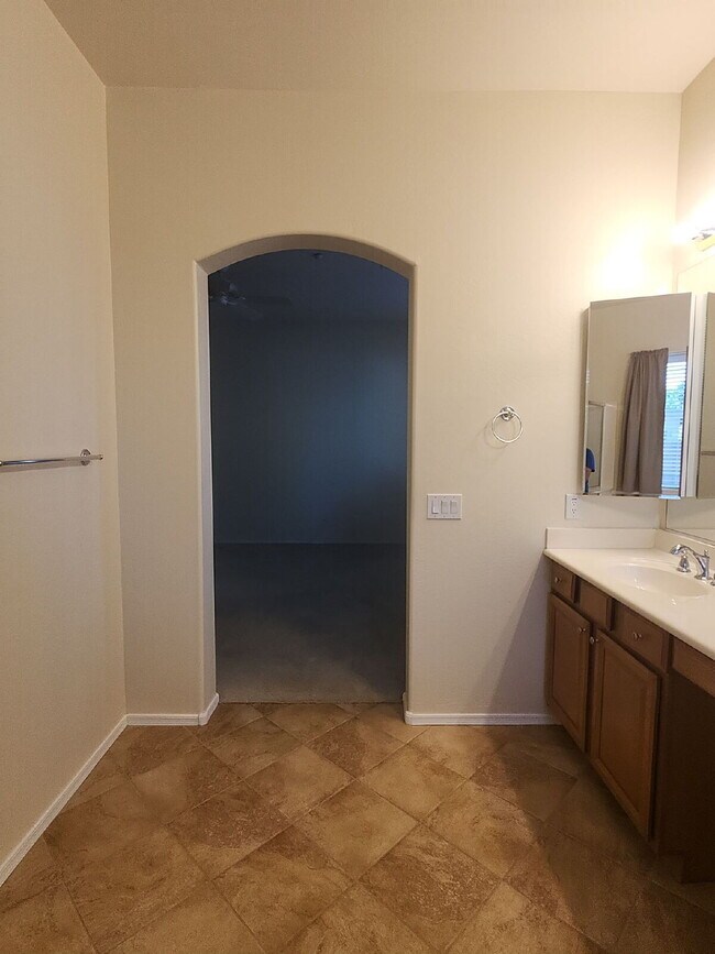 Building Photo - "Charming 3-Bed with 2 Full Baths and 2,162 Sq Ft of Comfort in Vistancia Village Peoria, AZ!"