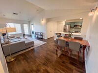 Building Photo - Fully Furnished Stunner Close to UNR!!
