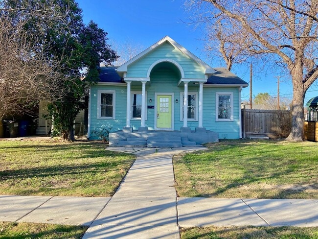 Building Photo - Recreated Historic home 2 BD | 1.5 BA