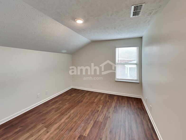 Building Photo - 3331 Foxside Ln