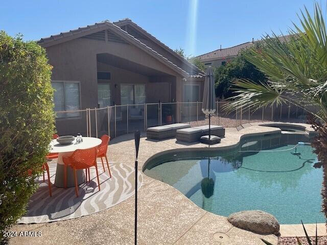 Building Photo - 722 W Canary Way