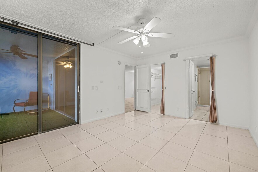Building Photo - 110 Lake Emerald Dr