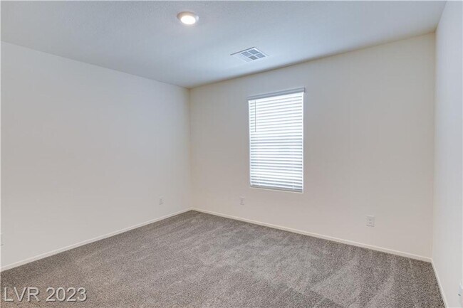 Building Photo - Modern 3-Bedroom Townhome in Highly Desire...