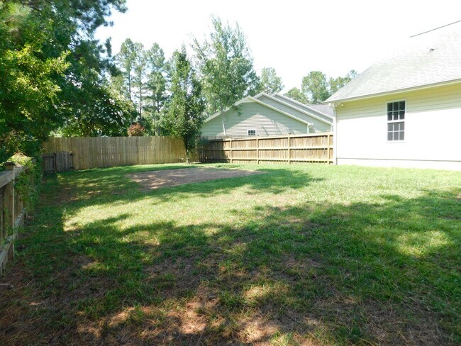 Building Photo - Beautiful Family Home