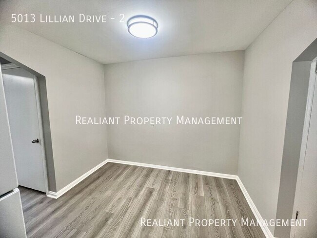 Building Photo - 5013 Lillian Dr