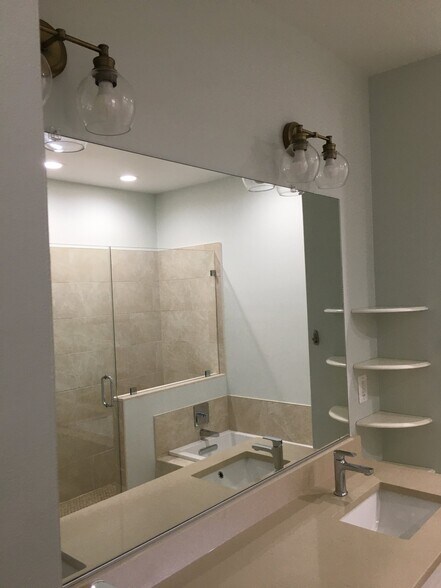 Building Photo - 5053 Donovan Dr