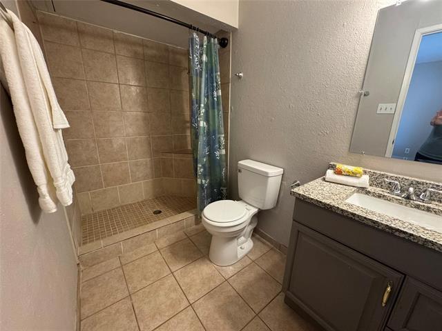 Building Photo - 913 Valley View Dr
