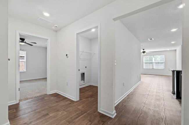 Building Photo - 1047 Limpkin St