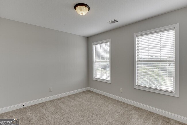 Building Photo - 323 Deer Run Dr