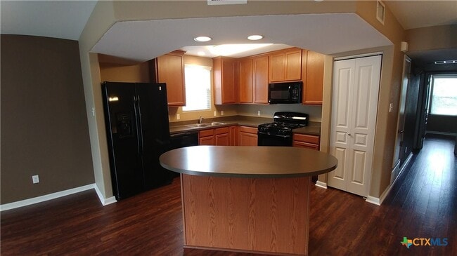 Building Photo - 112 Rush Haven AB