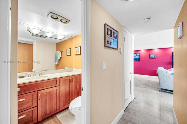 Building Photo - 11 Island Ave