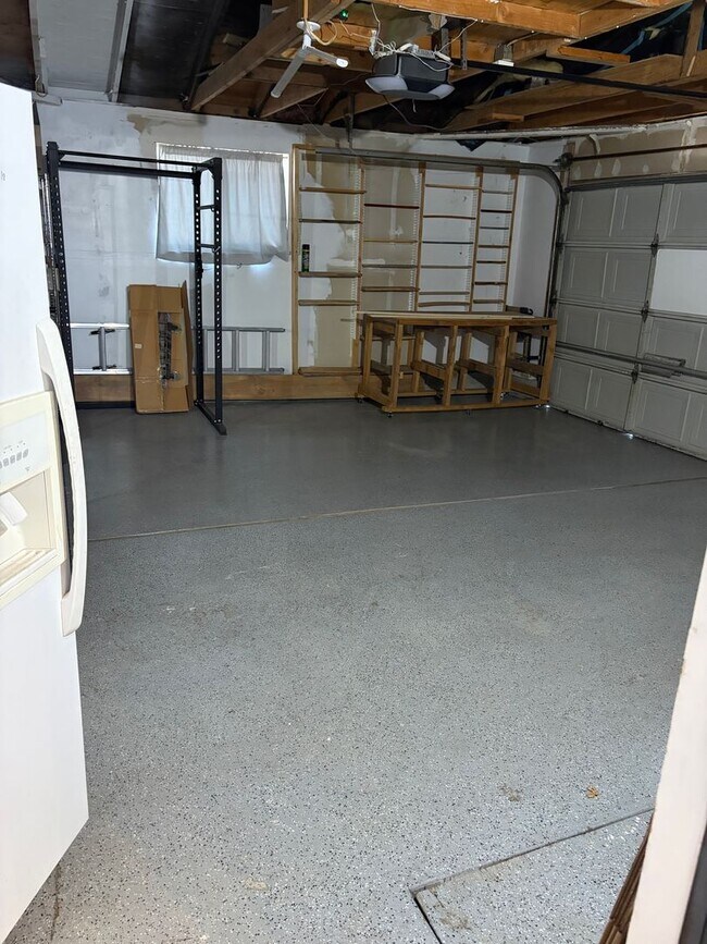 Building Photo - 210 Rawhide Way