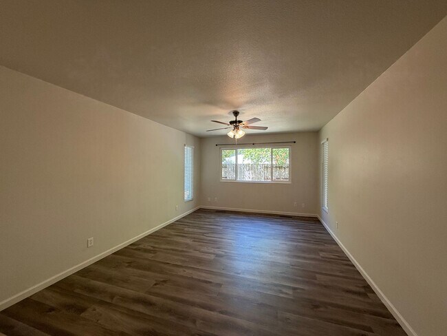 Building Photo - Newly renovated single story in Greenwood Estates!