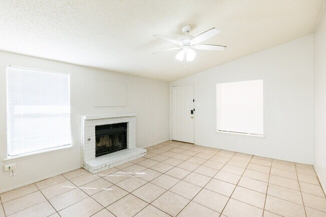Building Photo - Whisperwood Duplex
