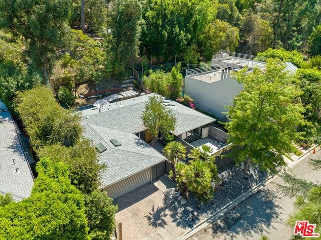 Building Photo - 2820 Nichols Canyon Pl