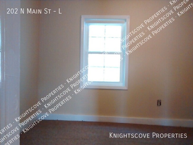 Building Photo - 2nd Floor Waterview...Very charming, new k...