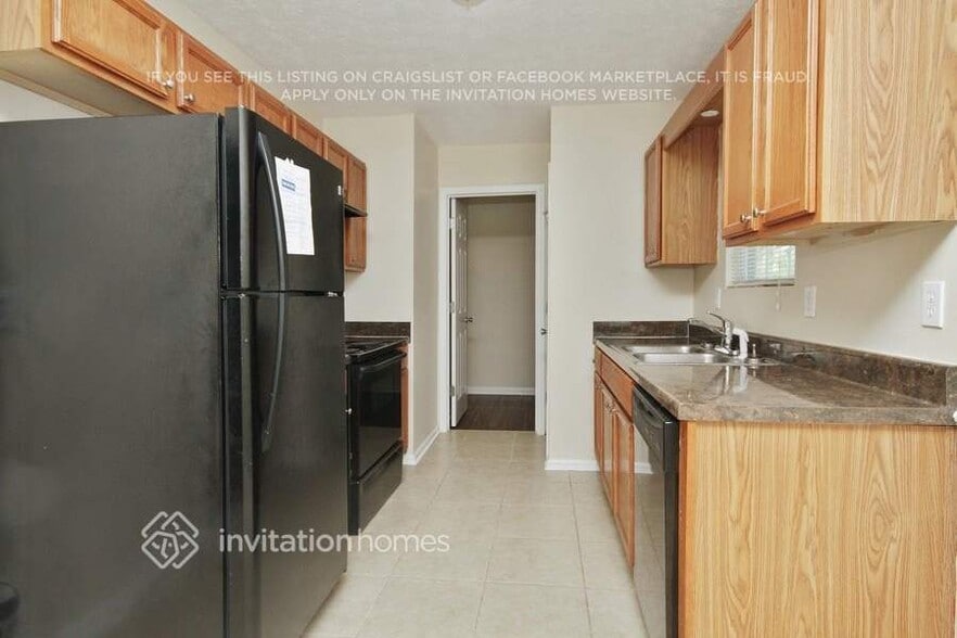 Building Photo - 1507 Locomotive Dr NE