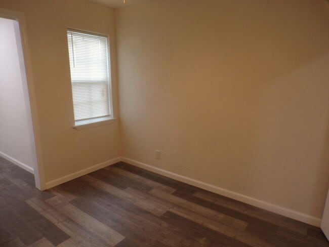 Building Photo - Great redo across the street form Pat Henry Elementary School