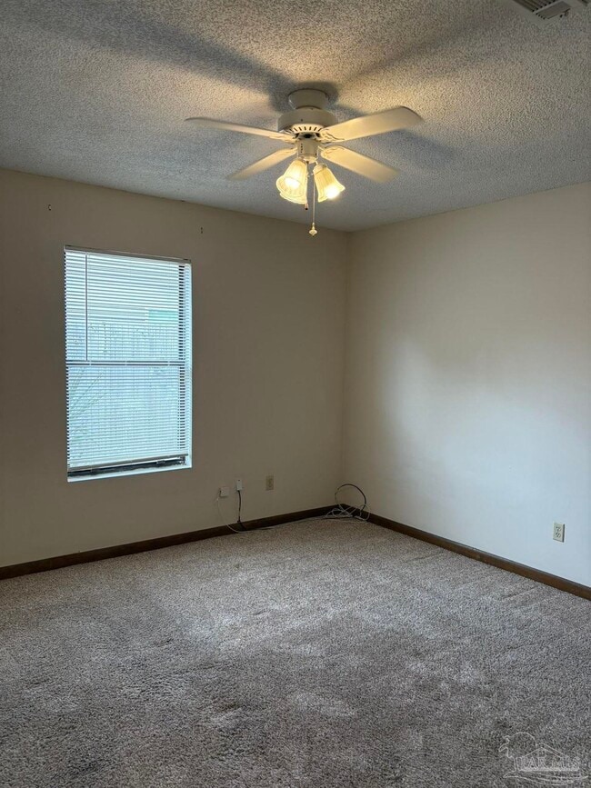 Building Photo - 3262 Maplewood Dr