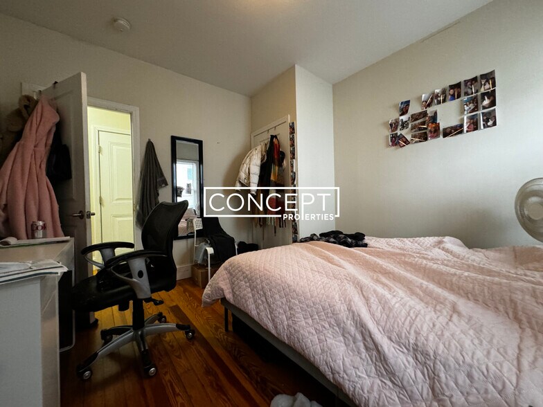 Building Photo - 14 Parker Hill Ave