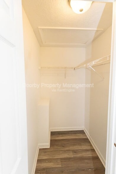 Building Photo - 407 Hotwater Rd