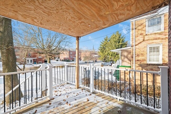 Building Photo - 3 Bedroom, 1 Bathroom Rental in Avalon