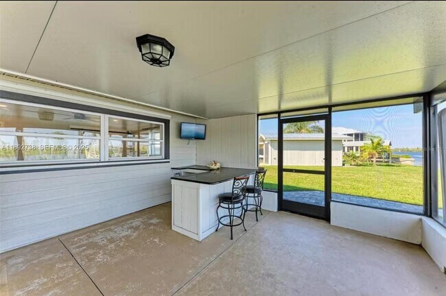 Building Photo - 9675 SW Anchor