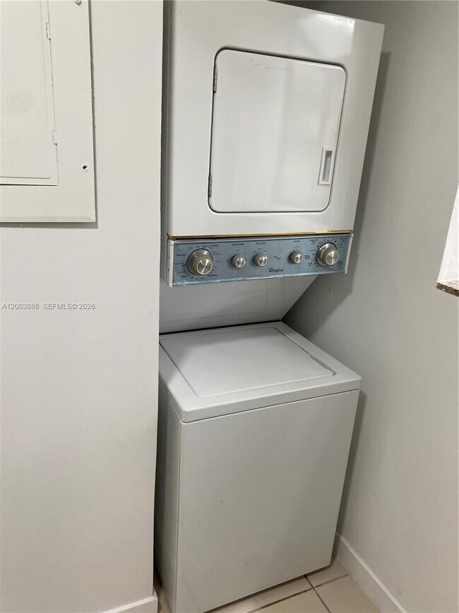 Building Photo - 514 Gardens Dr