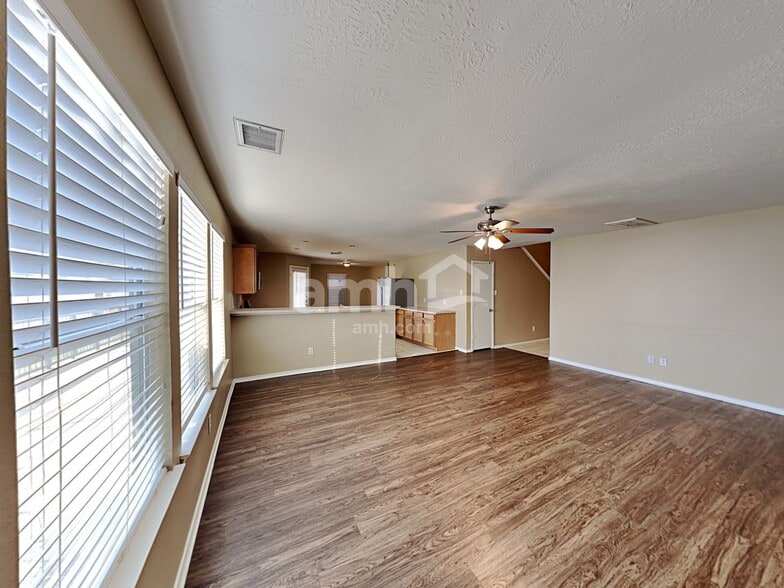 Building Photo - 5446 Aloe Ave