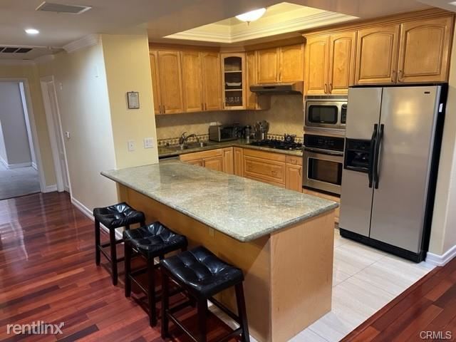 Building Photo - 3 br, 2.5 bath Condo - 600 E Magnolia Blvd...