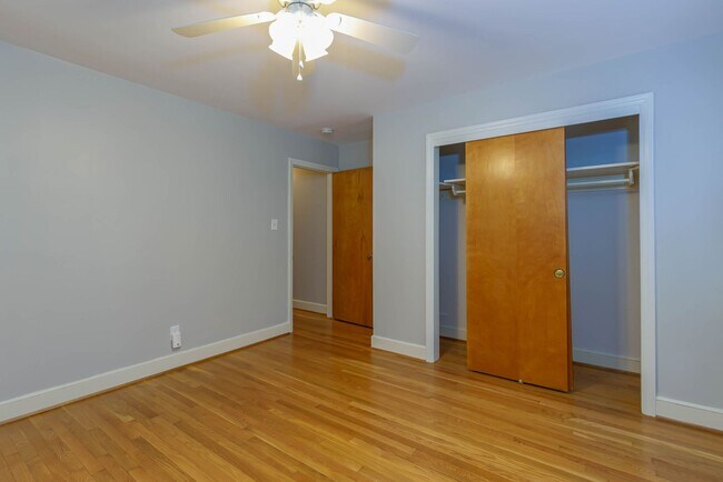 Building Photo - Gorgeous 3 bed 2 bath home with finished basement/carport in NW Greensboro! Lawn care included.