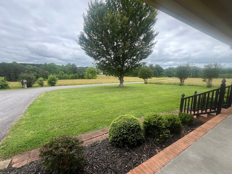 Building Photo - 131 Tokie Ln