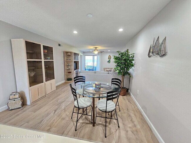 Building Photo - Furnished Cocoa Beach Condo