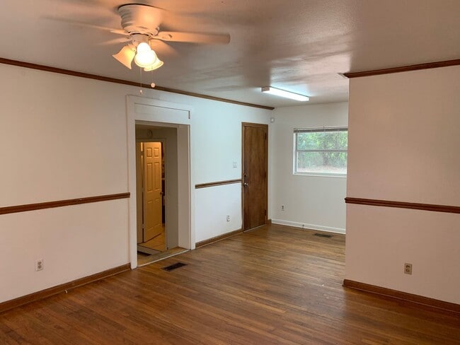 Building Photo - 4/2 House on Atkamire Drive, available now!