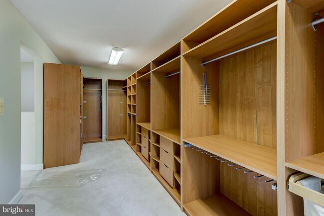 Building Photo - 18 Nantucket Ct