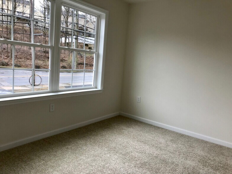 Bedroom # 1 - 1002 N Division St