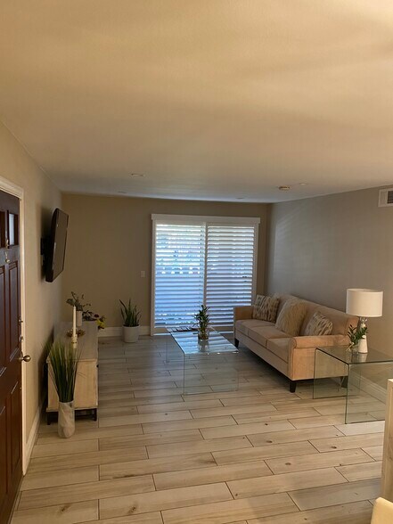 Building Photo - 2380 Del Mar Way