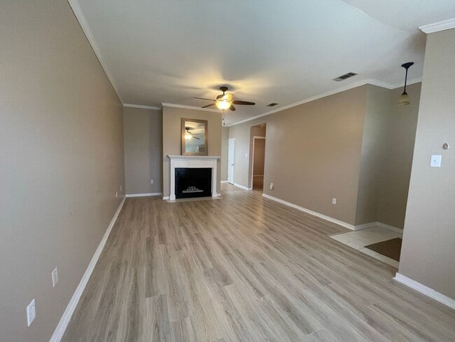 Building Photo - 3 Bedroom House Near Shenandoah