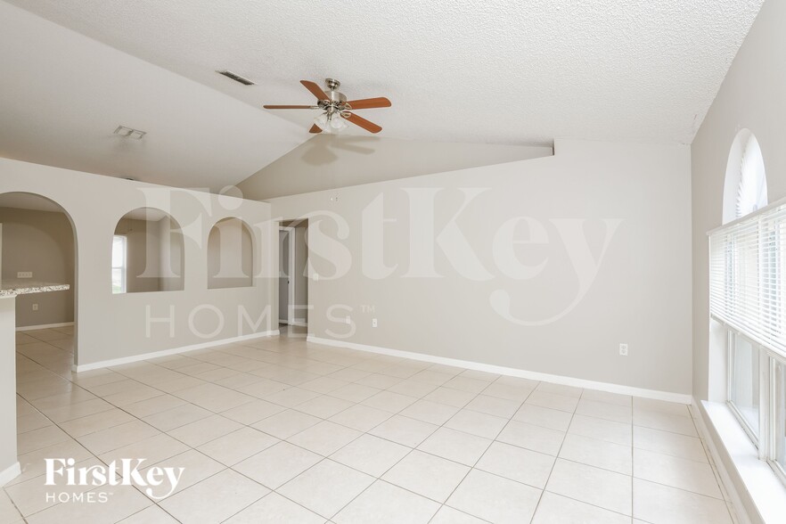 Building Photo - 681 Sauders Rd SE