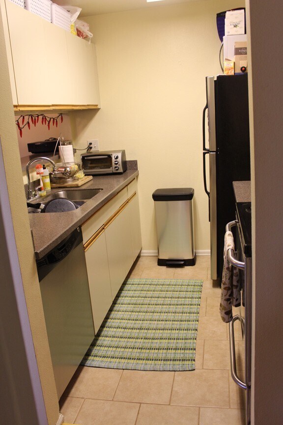 Building Photo - Perfectly located 2 bedroom, 2 bath Central Boulder Condo