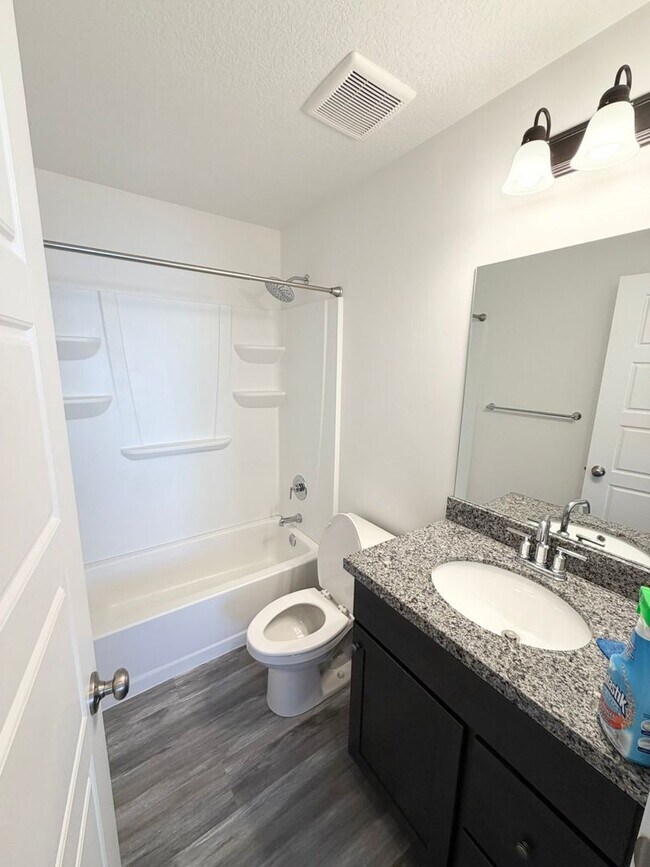 Building Photo - 3 Bedroom /2.5 Bathroom townhouse in Kearns