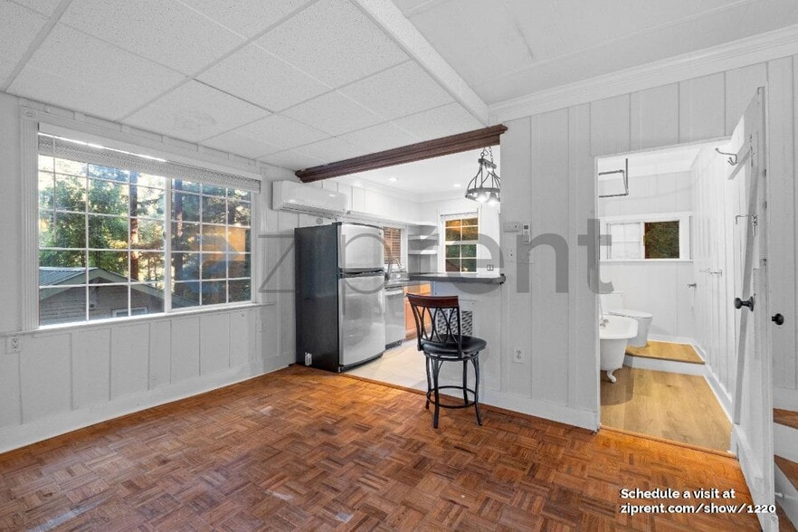 Building Photo - 17363 Park Ave