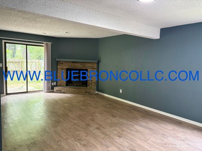 Building Photo - 116 SW Oxford Pl